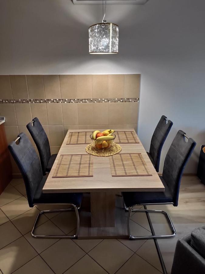 Appartamento Holiday Apartman Sárvár Esterno foto