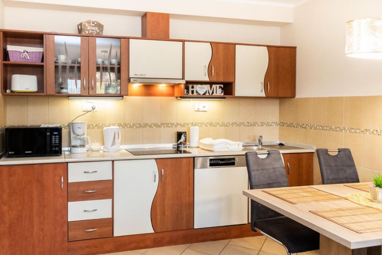 Appartamento Holiday Apartman Sárvár Esterno foto