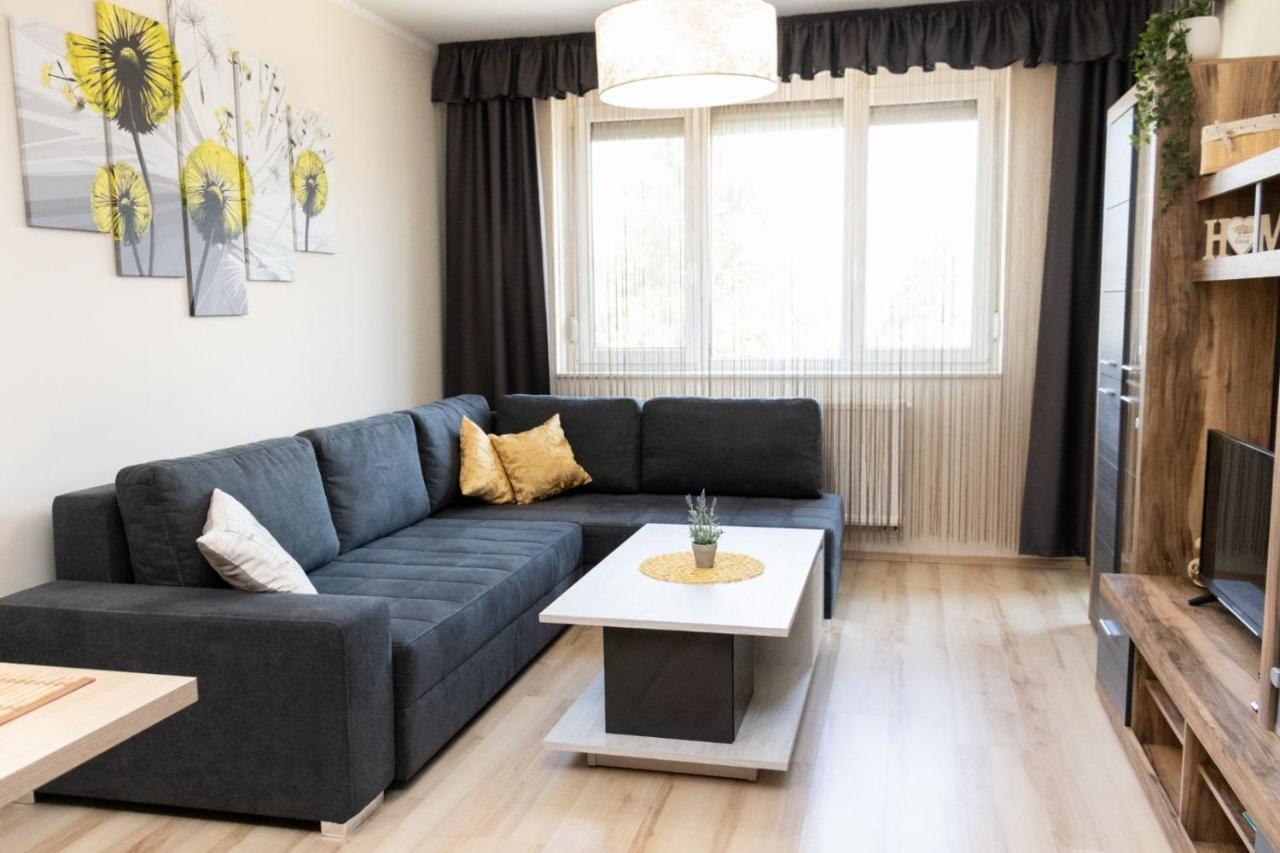 Appartamento Holiday Apartman Sárvár Esterno foto